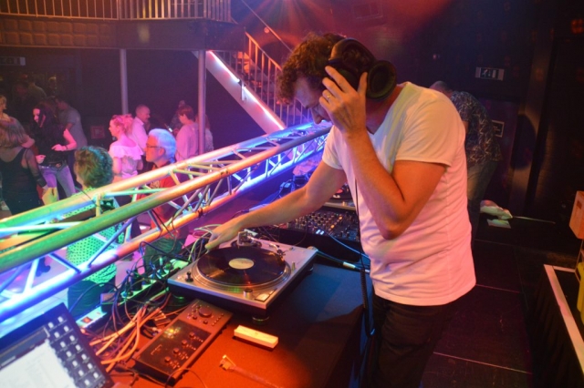 Dance Classics DJ Lau Daniels zet de plaat op scherp